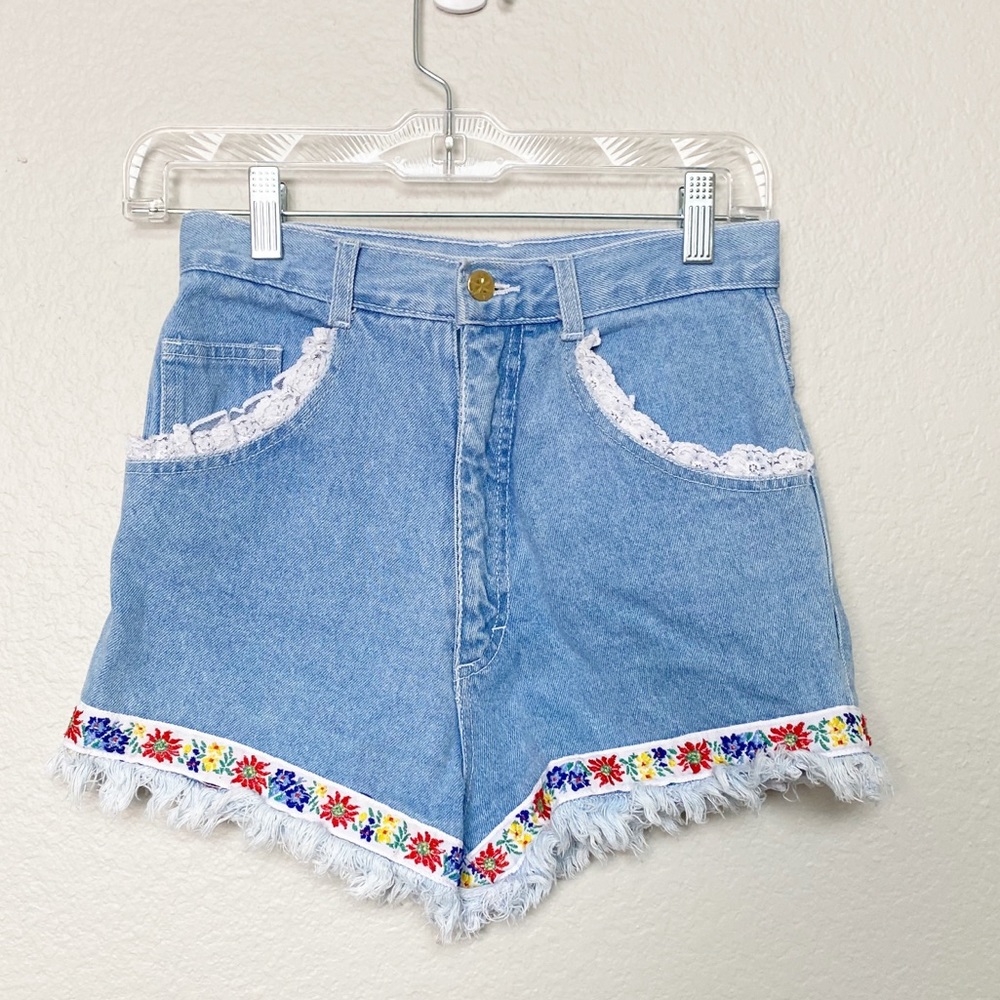 Vintage High Waisted Mom Jean Shorts Flower Trim